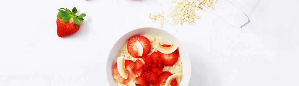Porridge with Strawberry and Pistachios